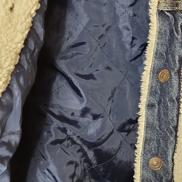 Levi's Women's Pieced Sherpa Ex Boyfriend Trucker Denim Jean Jacket NWOT - Picture 9 of 10
